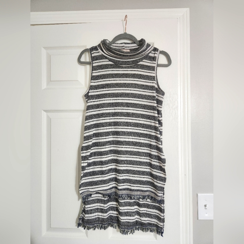 Tea n Rose grey and white Turtleneck sweater dress‎ with fringe size small